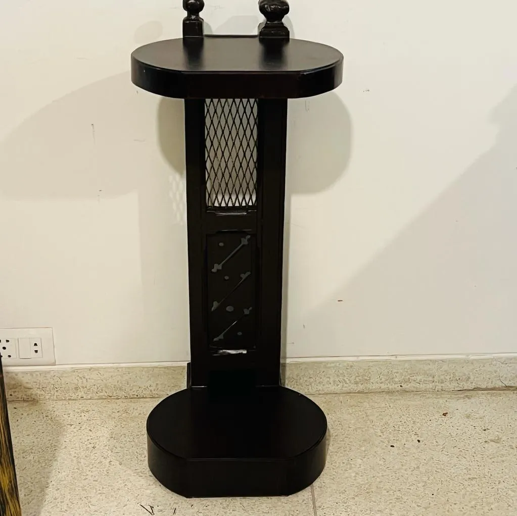 Ruhana 9 : Vintage panel   pedestal